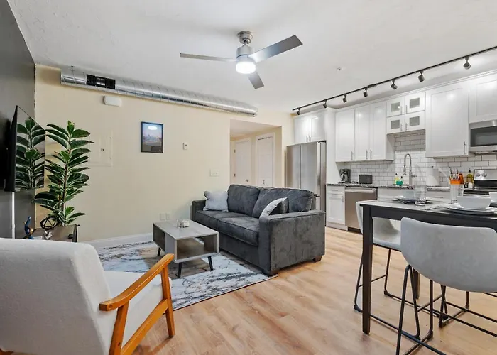 Upscale King Bed Ada With Free Parking Pittsburgh