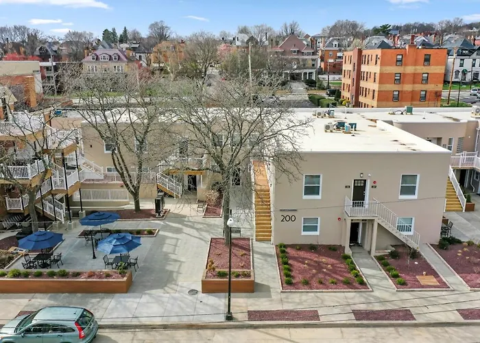 Upscale King Bed Ada With Free Parking Pittsburgh