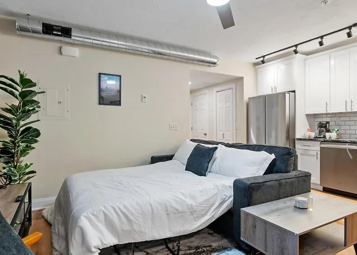 Upscale King Bed Ada With Free Parking