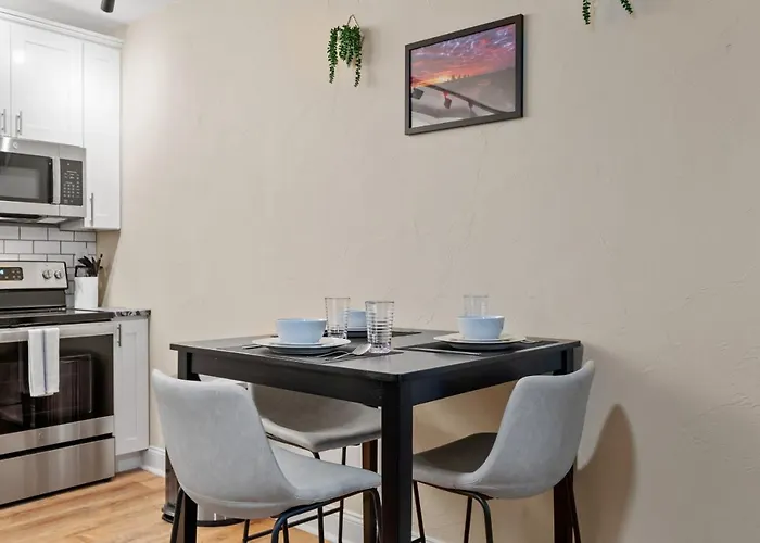 Upscale King Bed Ada With Free Parking Pittsburgh
