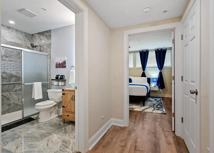 Apartment Upscale King Bed Ada With Free Parking Pittsburgh