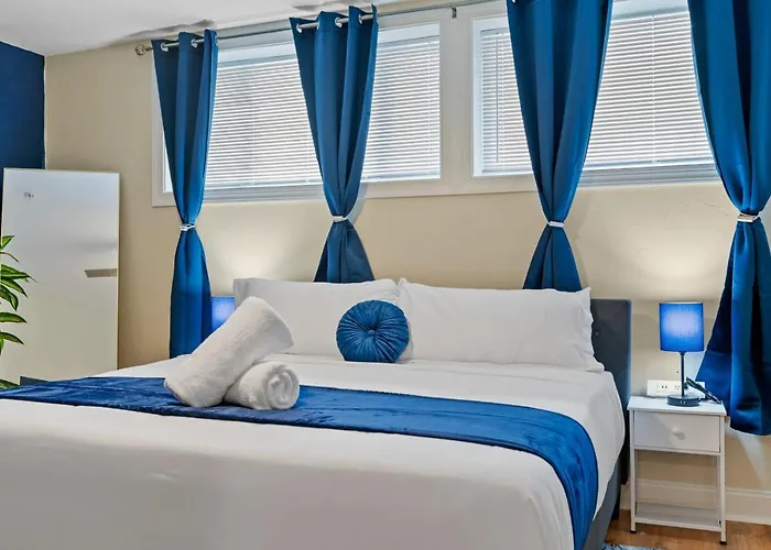 Upscale King Bed Ada With Free Parking * Pittsburgh
