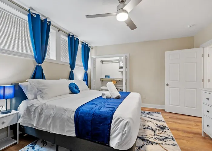 Upscale King Bed Ada With Free Parking Apartment Pittsburgh