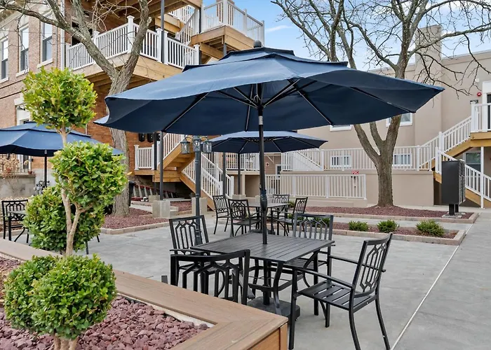 Upscale King Bed Ada With Free Parking * Pittsburgh