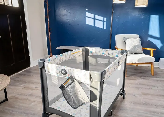 Upscale King Bed Ada With Free Parking